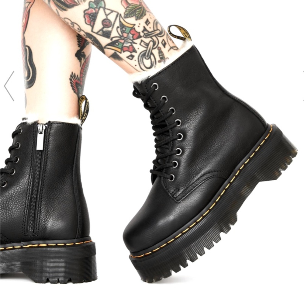 NEW DR MARTENS FUR-LINED JADON 8 EYE BOOTS
